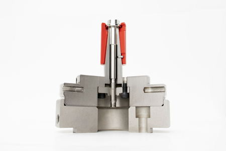 a taper collet with a draw bolt and a - now universal - seating body a taper collet with a draw bolt and a - now universal - seating body